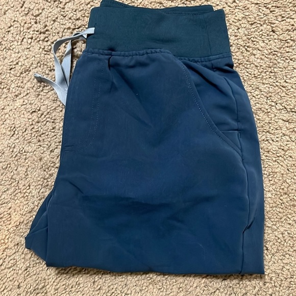 FIGS Catarina + High Waisted Zamora Jogger Scrubs Matching Set Dark Harbor XS/S - Picture 9 of 9